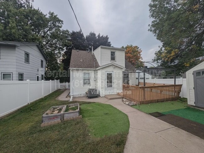 Photo - 5027 6th St NE