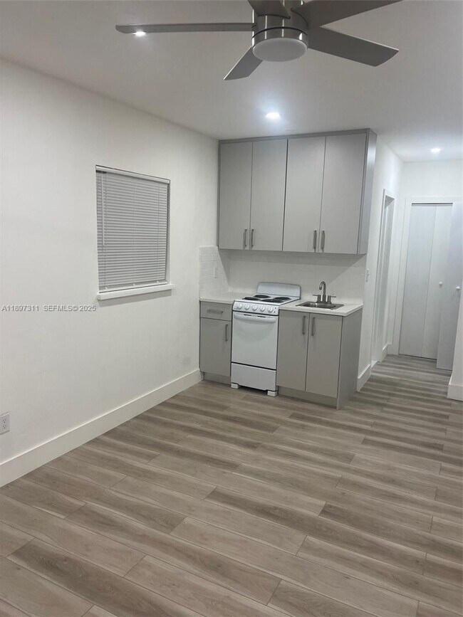 Building Photo - 2181 NE 167th St Unit 2189