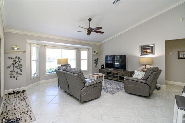 Photo - 333 Wentworth Ct