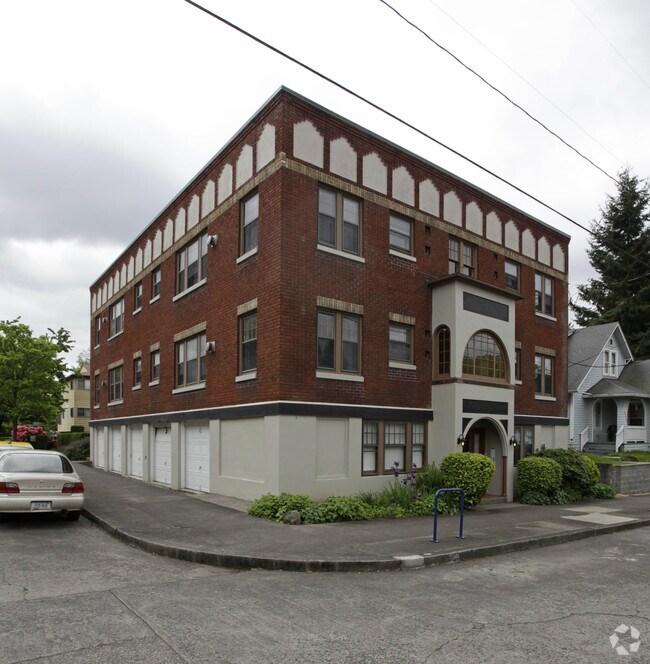 Photo - 3080 SE Ankeny St Apartments