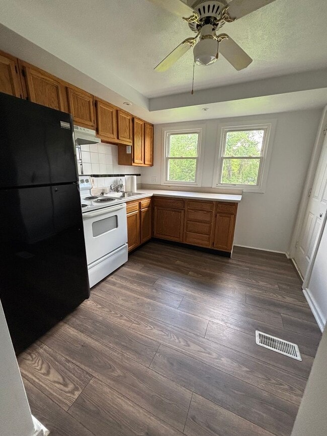 102-104 Linn Ave