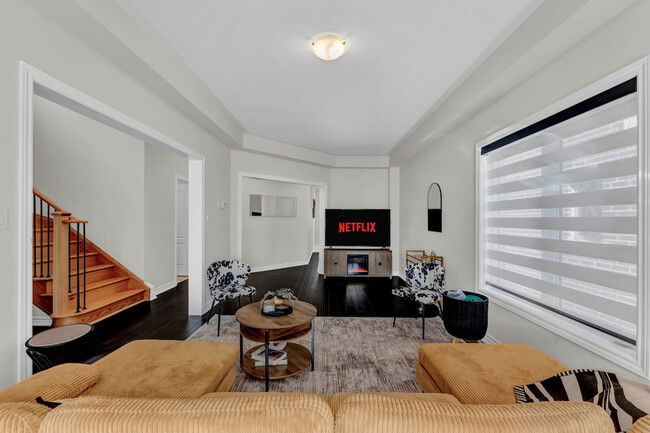 Photo - 21 Huntsworth Ave Unit SI ID1504476P