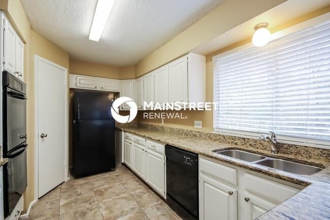 Photo - 4 Bedroom Pet-Friendly Home in Kingwood, TX with Main Street Renewal