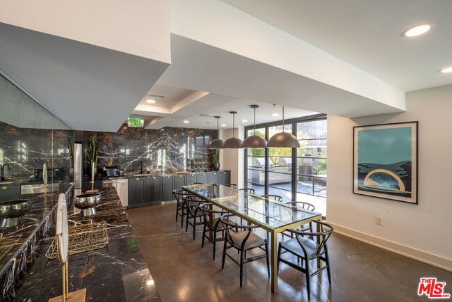 Photo - 727 W 7th St Unidad 824