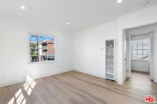 Photo - 9216 Alden Dr Unit 9