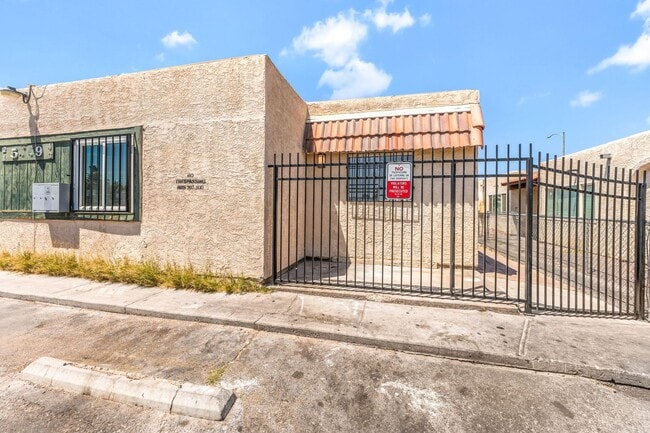 Photo - 5309 W Cheyenne Ave Unit Cheyenne Ave #3 - 5309