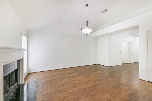 Photo - 43 E Trillium Cir