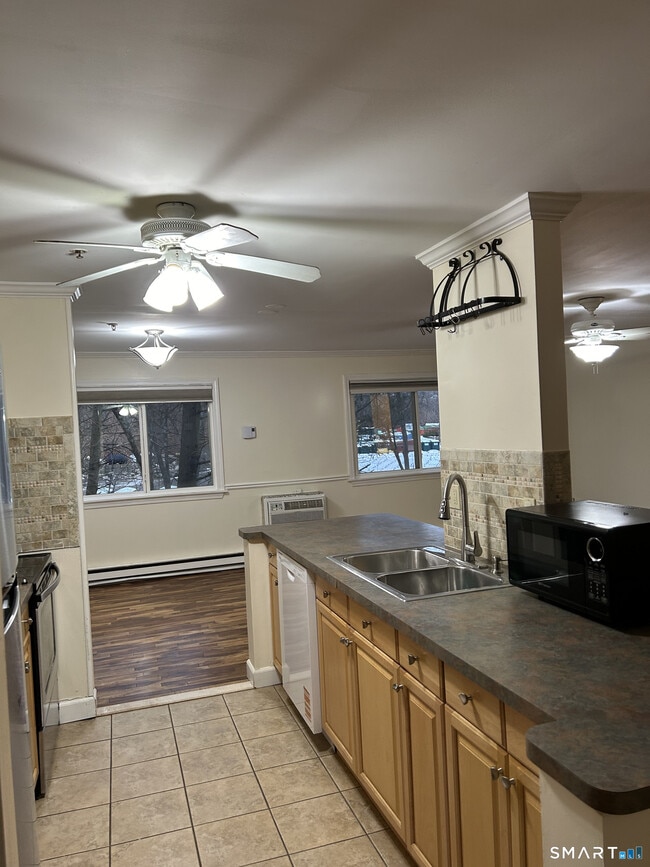 Photo - 14 Newtown Rd Unit B3