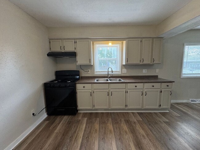 Photo - Beautiful 3 Bedroom, 1.5 Bath Townhome wit...