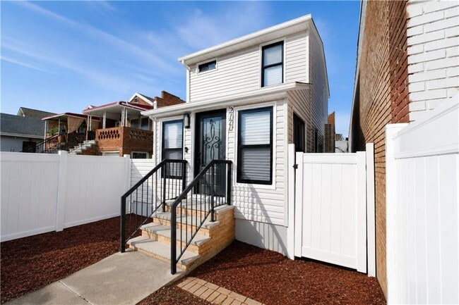Building Photo - 2171 Hendrickson St