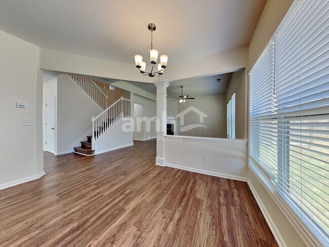Photo - 1152 Balvaird Dr SE