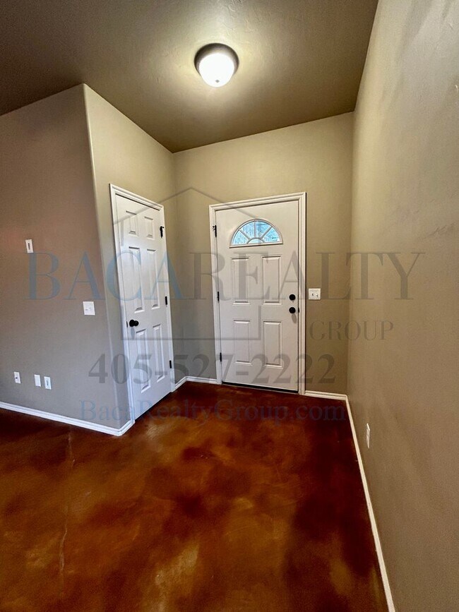 Photo - 3BR 2BA duplex with 2 car garage!!