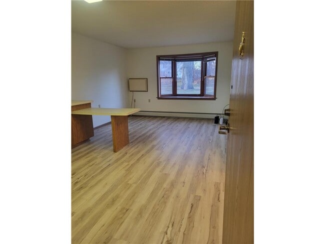 Photo - 609 Main St S Unit 3