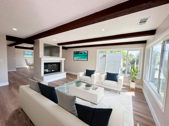 Building Photo - 770 W 2nd St Unit 1