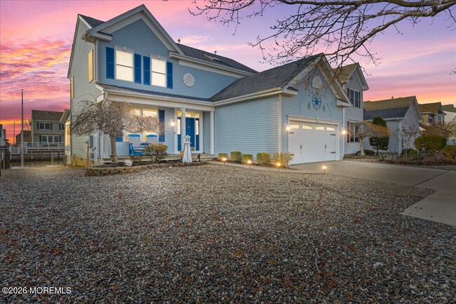 Photo - 297 Bayview Ave