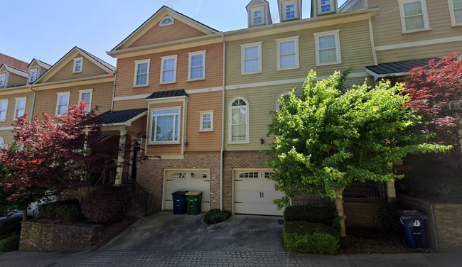 Building Photo - 2 bed 2.5 Condo- Great Location!