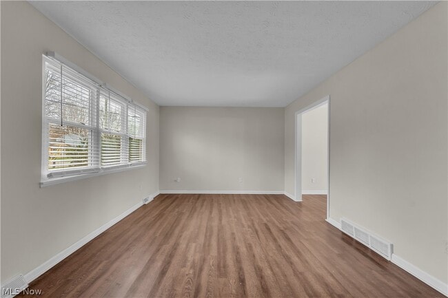 Photo - 5498 Broad Blvd