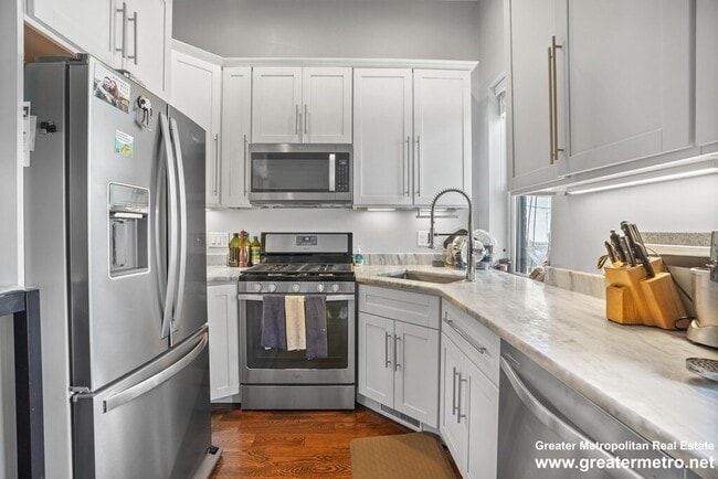 Building Photo - 130 M St Unit 1