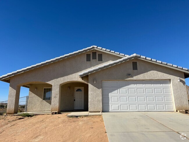 Building Photo - 3 bedroom 2 bath Apple Valley Home Availab...