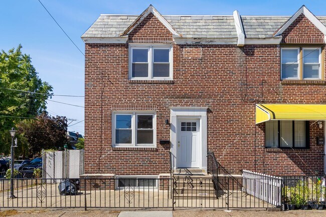 Building Photo - Wow! South Philly Modern 3 Bed 2 Bath Home! Yard! Central Air! W/D! H/W Floors! Gorgeous!