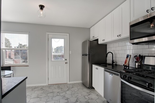 Photo - 1440 Elmwood Ave Unit A