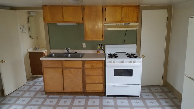Building Photo - 302 N 2nd Ave Unit Upper Rental