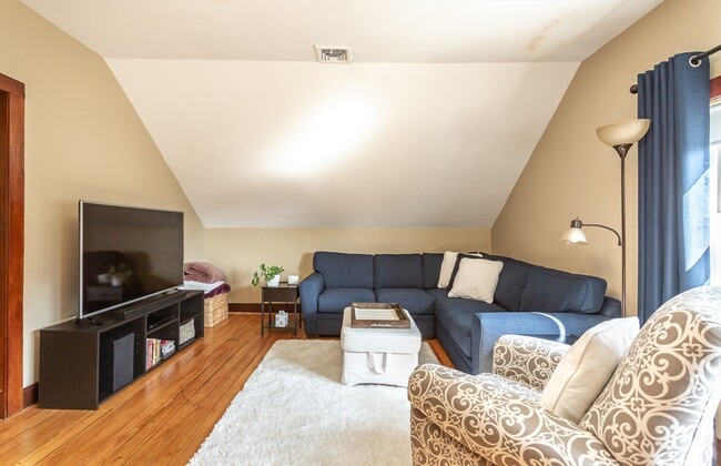 Photo - 256 Maple St Unit 3