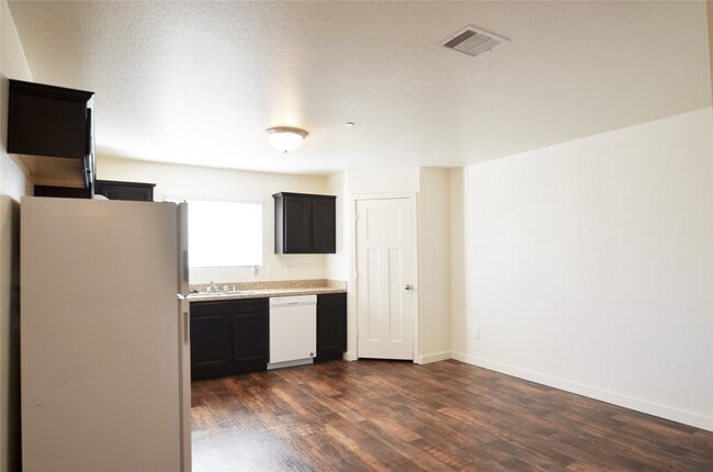 Photo - 10535 Mills Rd