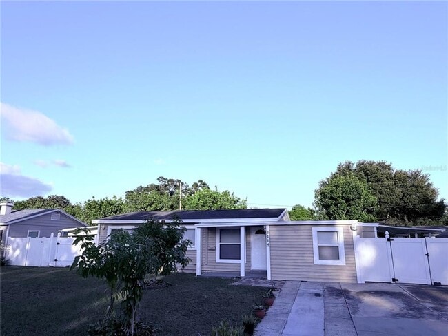 Building Photo - 7115 Orpine Dr N