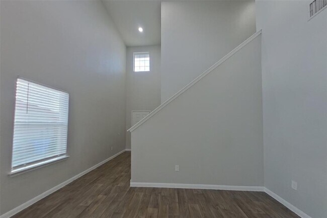 15012 Custis Ln