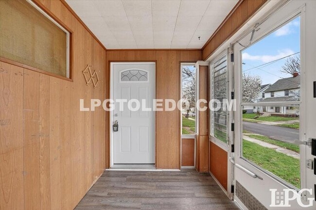 Photo - 128 Carbon St