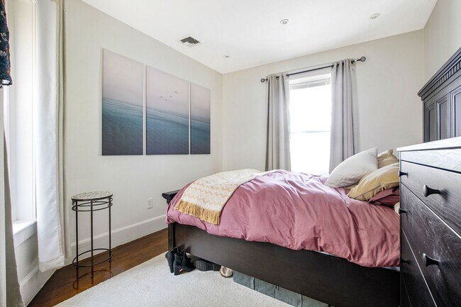 Photo - BEAUTIFUL 2 BED UNIT IN BROOKLINE!!!!!