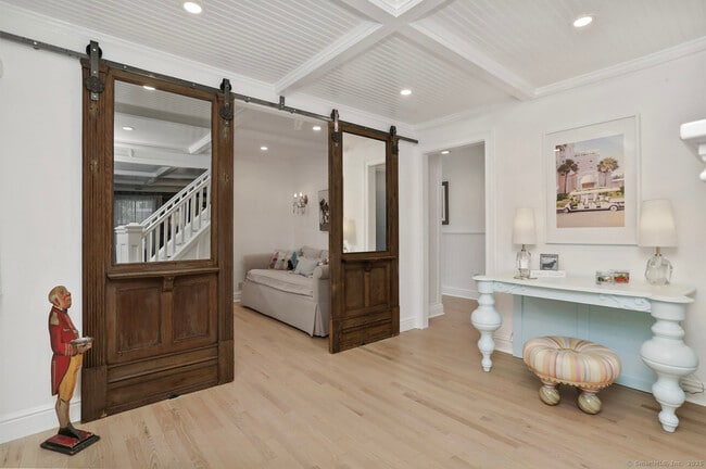 Photo - 672 Rowland Rd