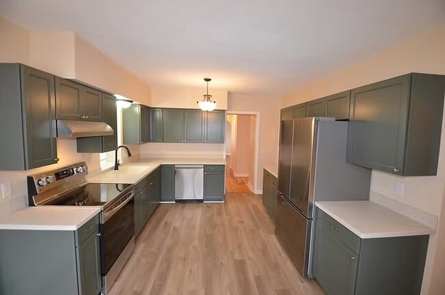 Kitchen 2 - 119 S 4th St