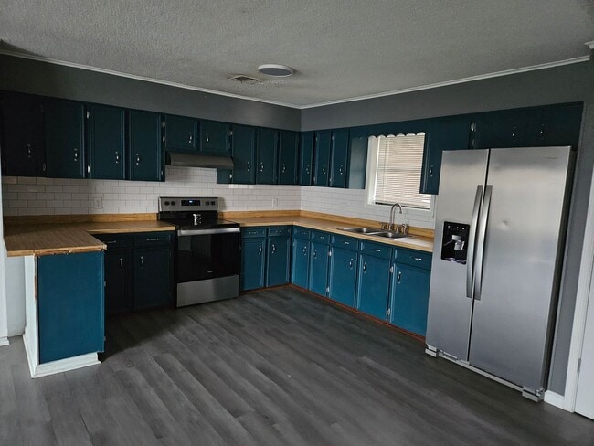 Photo - 3 Bed/1.5 Bath Brick House