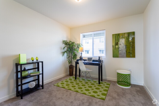2BR, 2BA - 990 SF