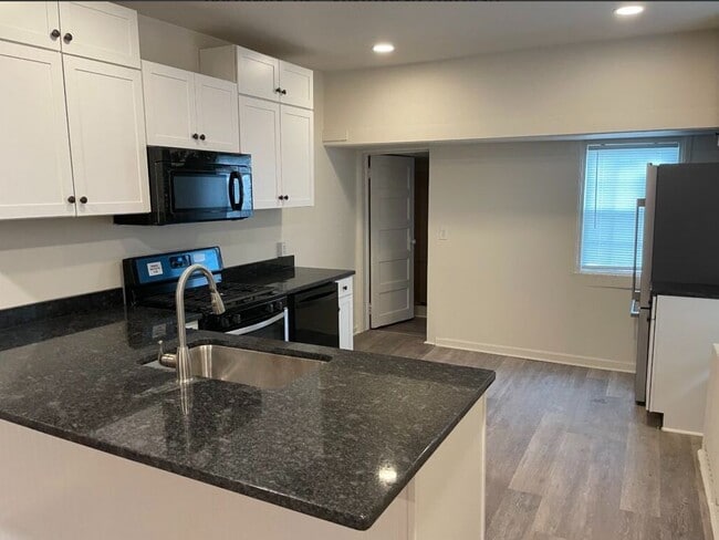 Building Photo - 309 Cherry St Unit 1