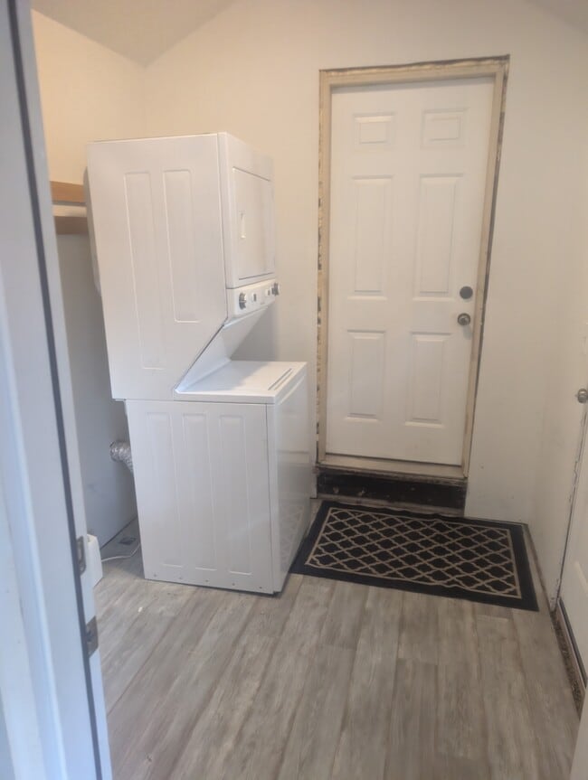 Laundry - 11001 5th St NE
