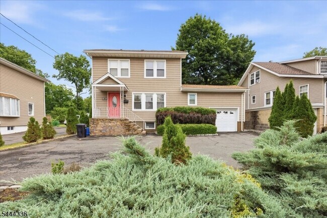 Photo - 113 E Cedar St