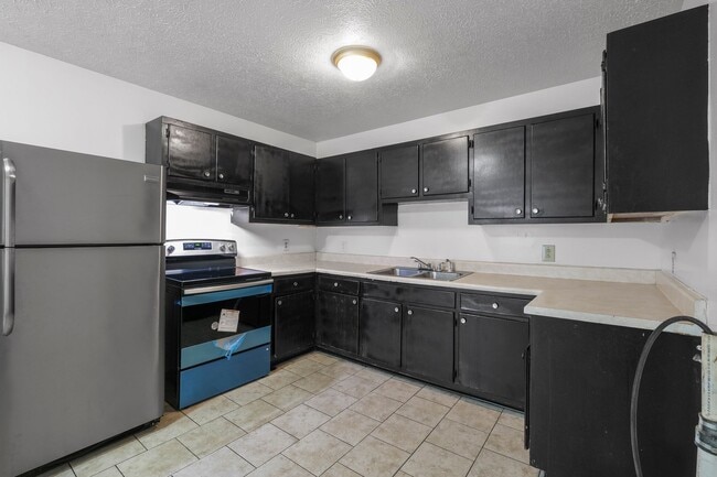 Photo - 2 Bedroom Duplex with Huge Back Yard!