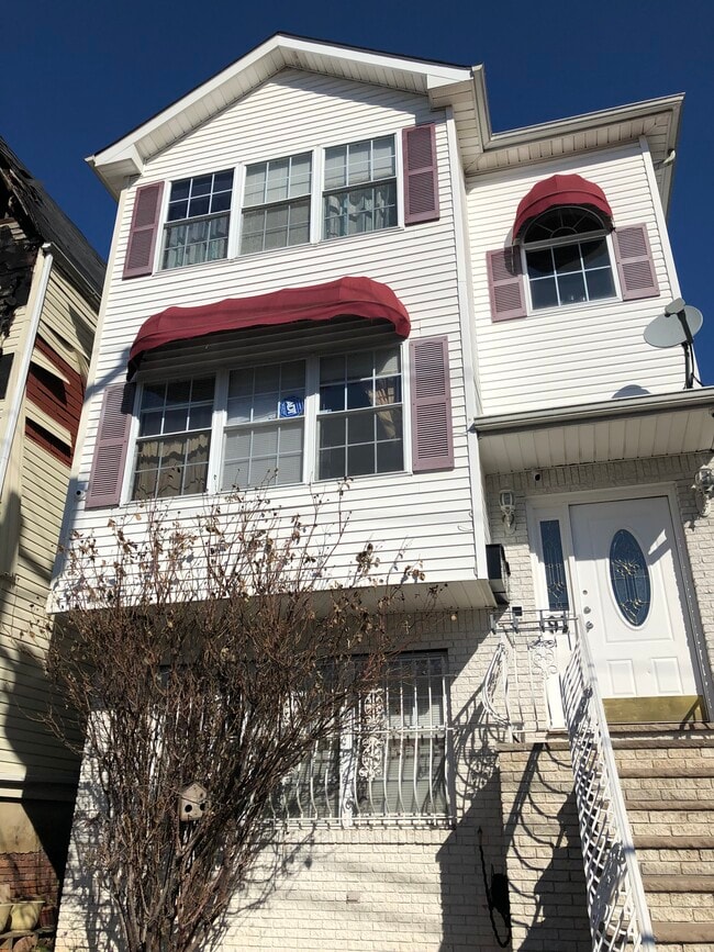91 Delavan Ave Unidad 2nd fl