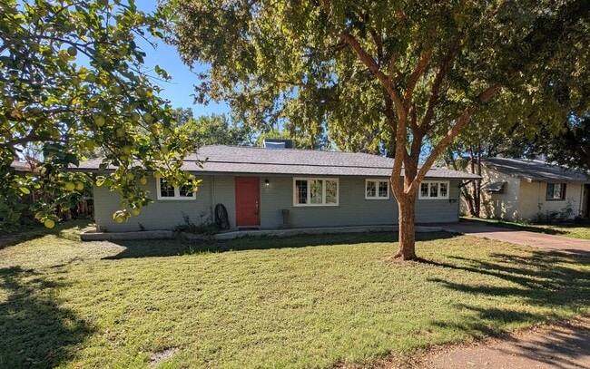 Photo - 3 Bedroom Home in the Hudson Manor Community Near S McClintok Dr and E Apache Blvd!