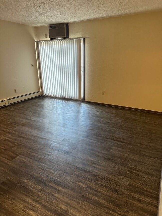Photo - One Bedroom with Walk Out Patio Unidad MV-105