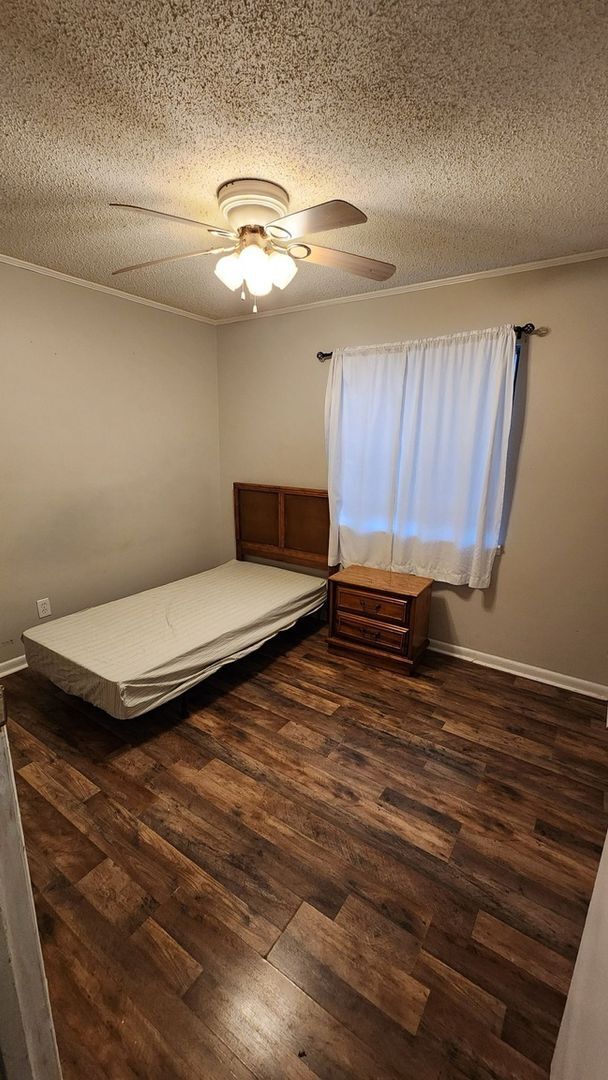 Photo - 950 Forestbrook Rd