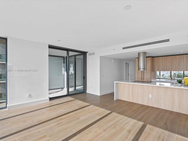 Photo - 9901 W Bay Harbor Dr Unidad 604