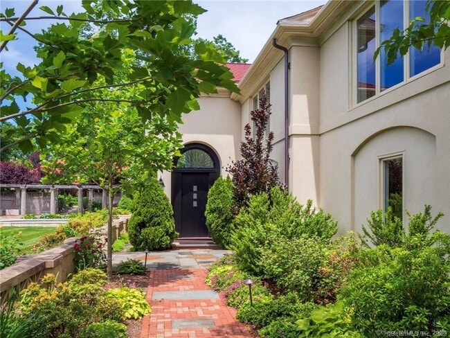 Photo - 10 Bluewater Hill S