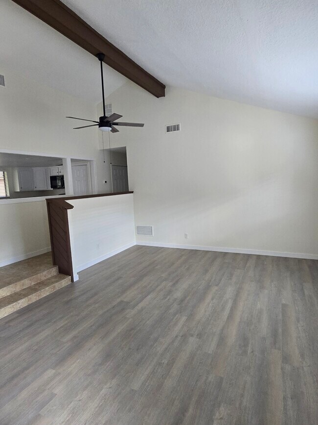 Photo - 121 Springwind Way