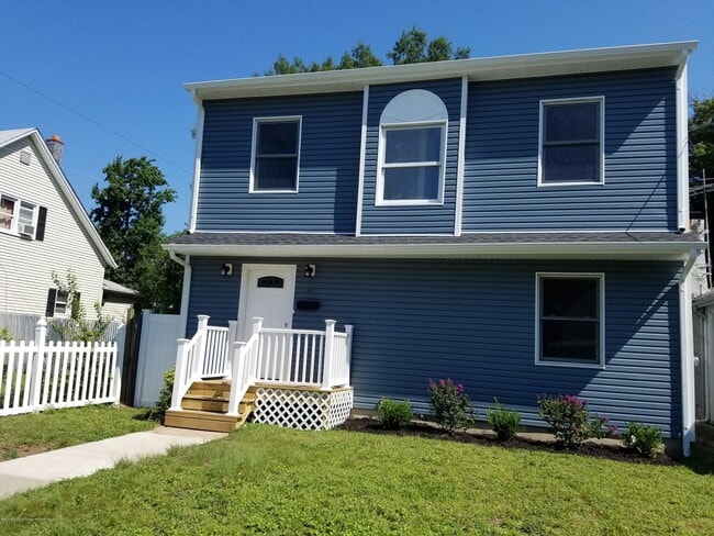 Building Photo - 141 Seeley Ave