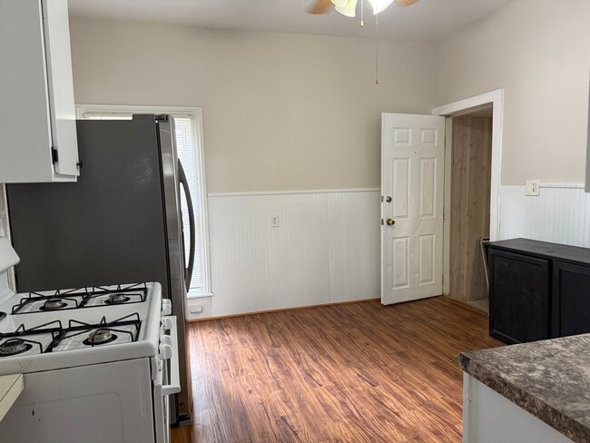 Kitchen - 522 Fleming St