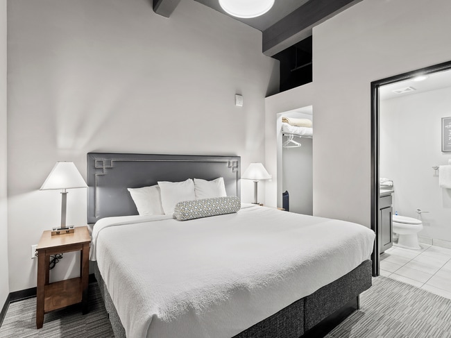 Master Bedroom - 1627 On The Strip